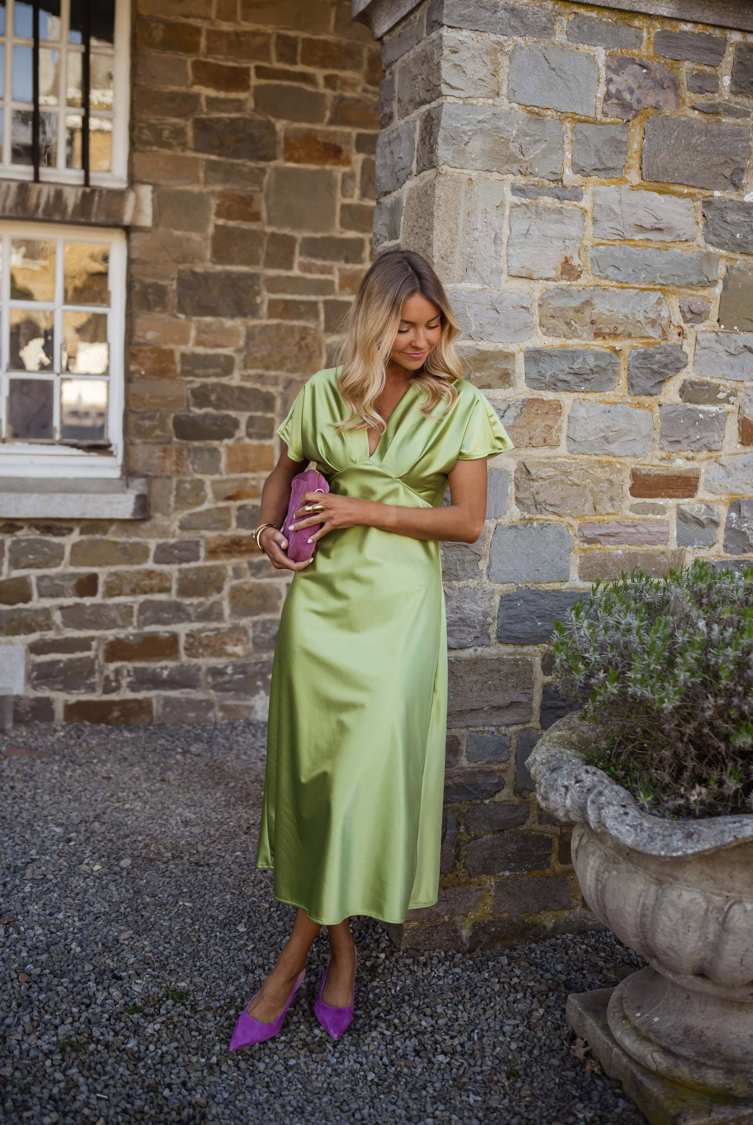Eleonore™ | Robe en satin avec décolleté en V