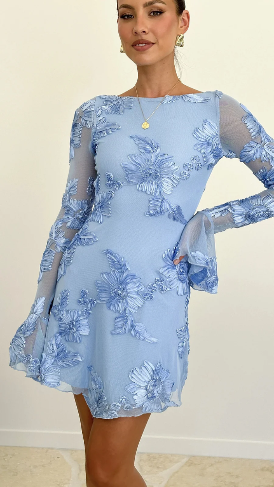 Julia™ | Robe mini avec broderie florale et dos nu