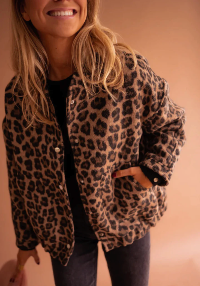 Leona™ | Bomber léopard avec une touche de style
