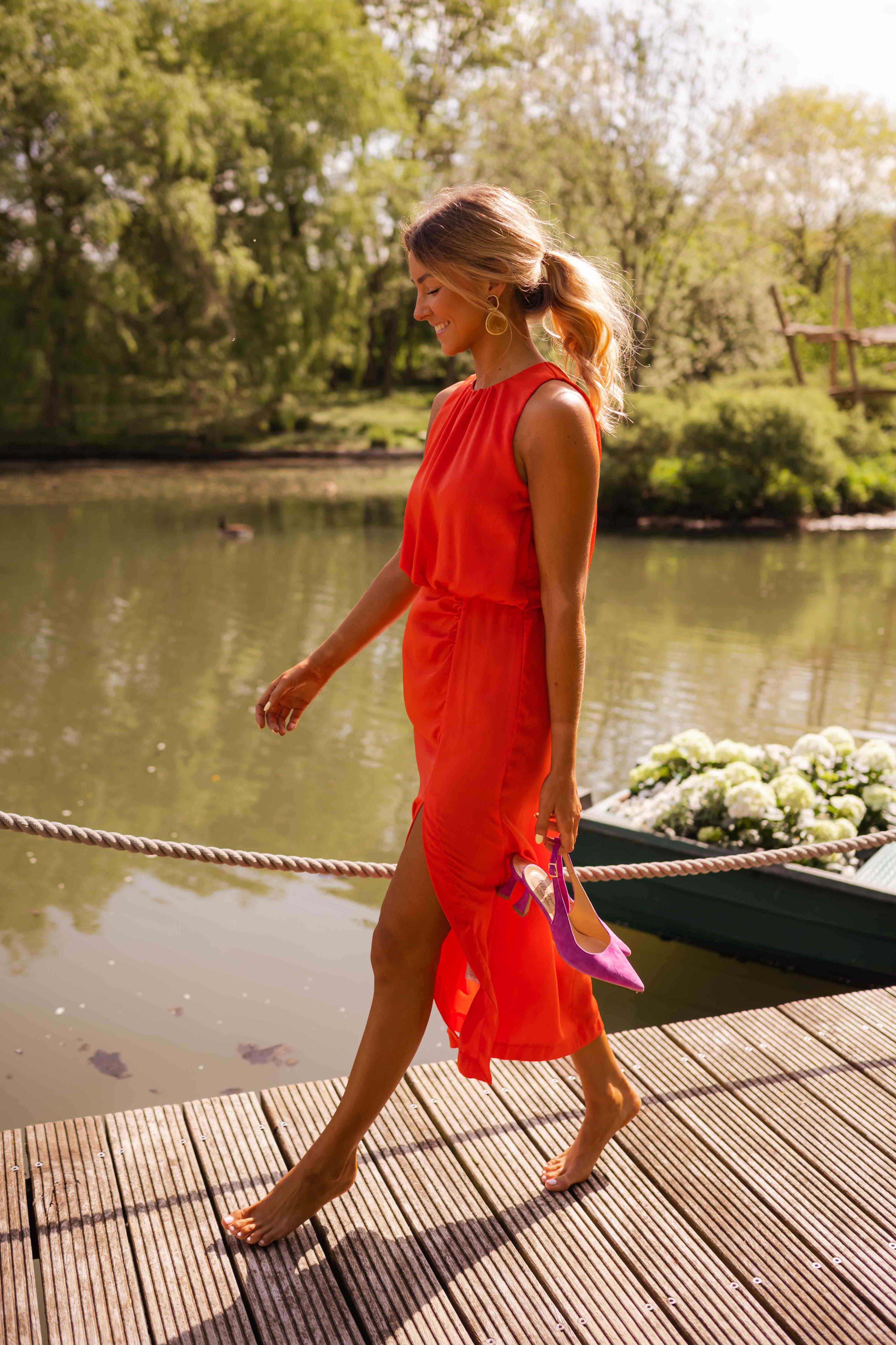 Leonie™ | Robe midi sans manches avec col montant