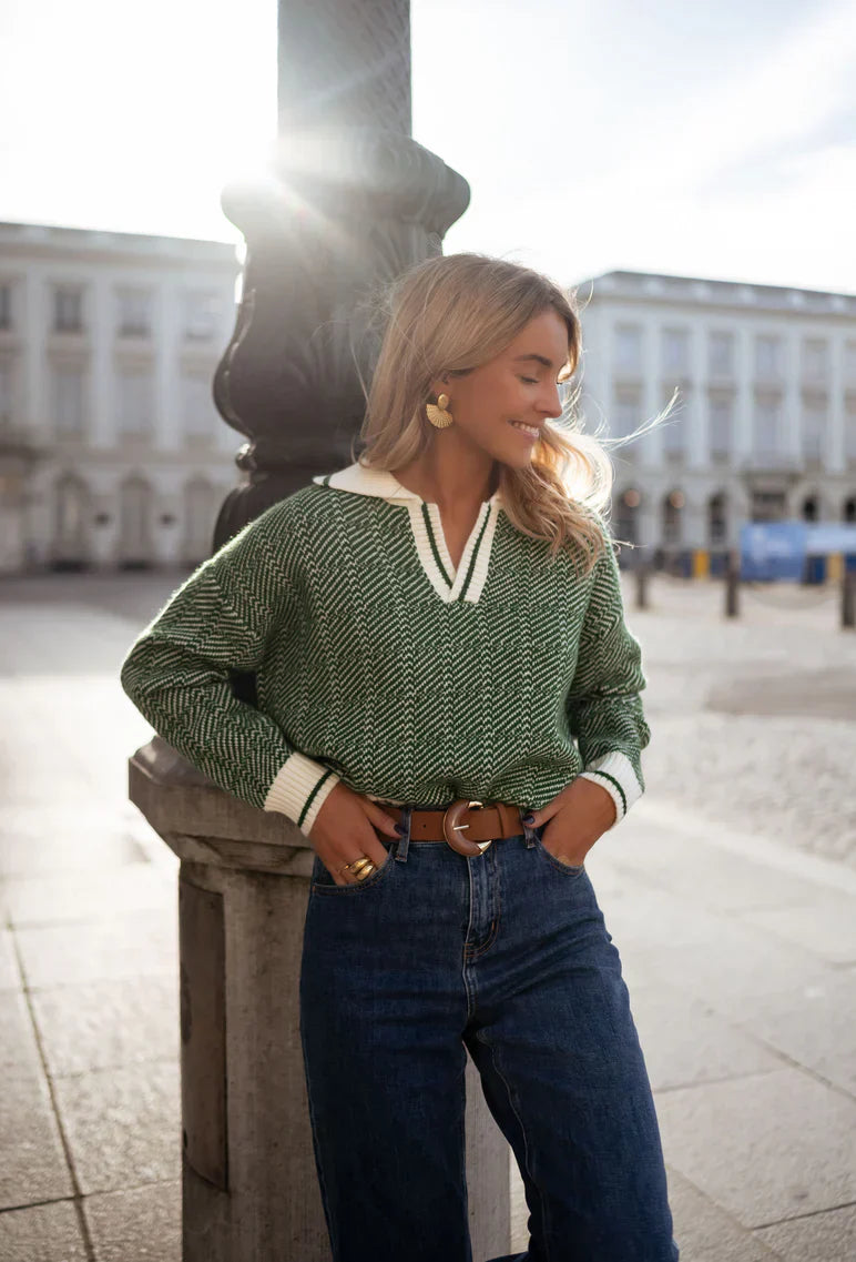 Emilia™ | Pull vert à col en V avec col rabattu